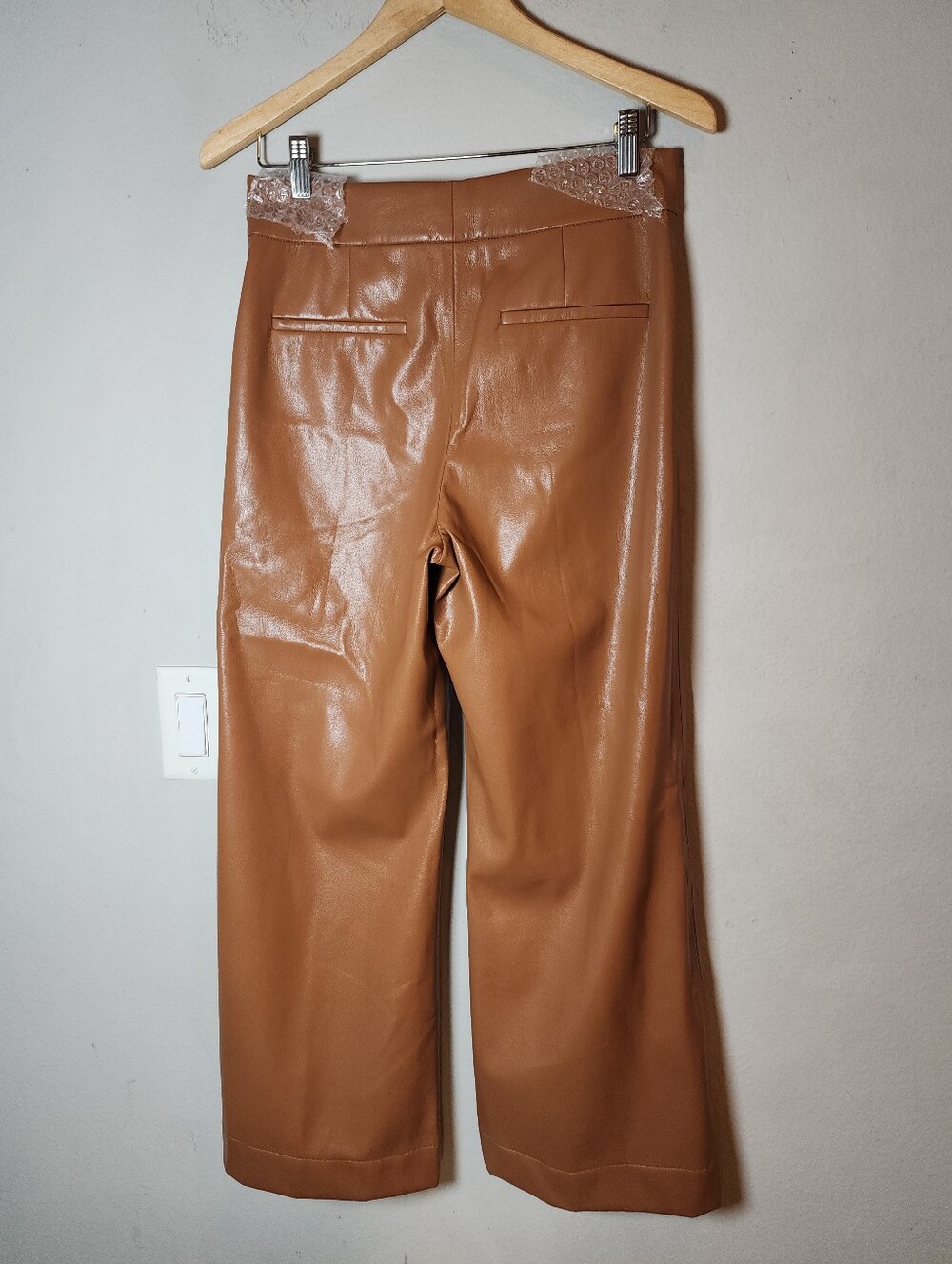 Alice & Olivia Vegan Leather Wide Leg Crop Drape Dylan Pants Camel Brown Size 6 - Picture 7 of 16